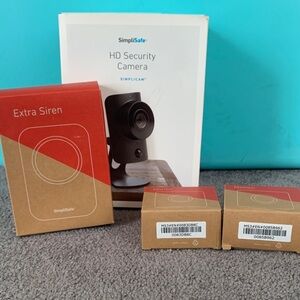SimpliSafe Black HD Camera with Accessories